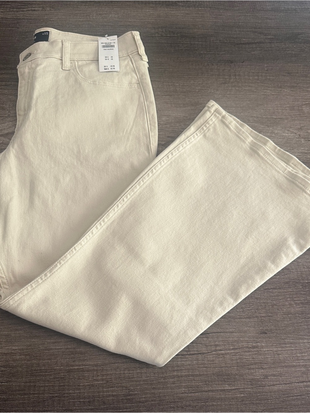 Hollister Co. cream high-waisted flare jeans in a 14S #flare #highwaisted